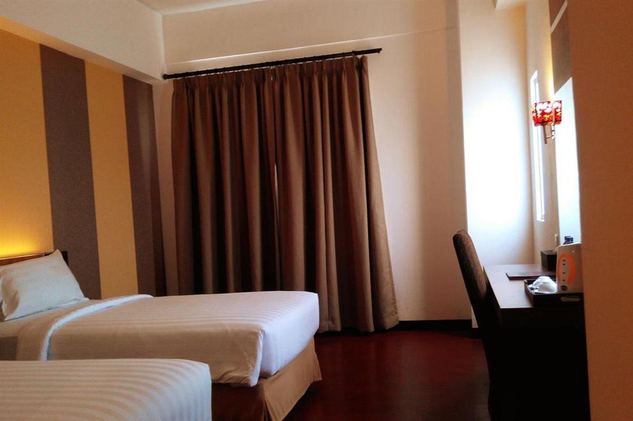 Grand Imawan Hotel Макасар Экстерьер фото